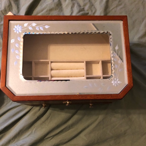 Jewelry box - Picture 2 of 6